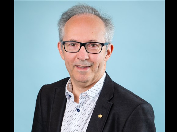 Un pionnier mondial de la robotique originaire d’Alma nommée lauréat 