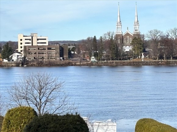 La rivière Ashuapmushuan se libère de ses glaces