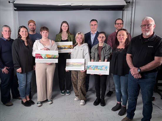 Des œuvres d’étudiantes du Collège d’Alma embelliront les nouveaux wagons