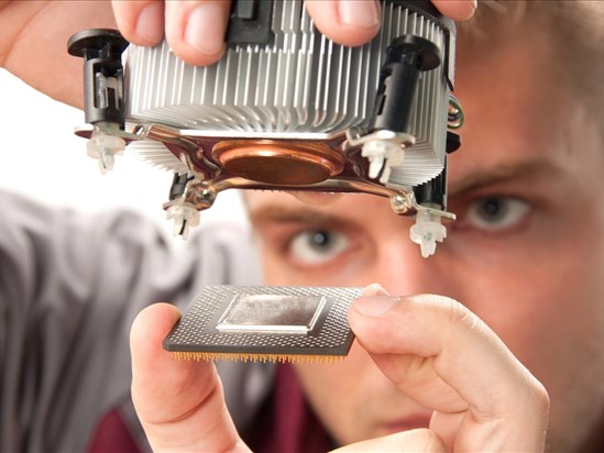 Tout savoir sur la réparation d’électronique industrielle : services, délais et garanties