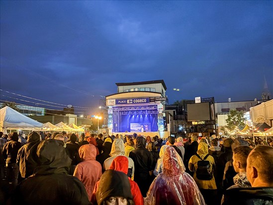 Le Festival d’humour d’Alma démarre en force sous la pluie