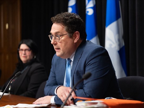 Une clause de droits acquis pour certains travailleurs promet Drainville