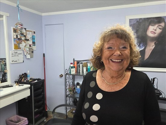 Lise Villeneuve, coiffeuse et confidente depuis 60 ans