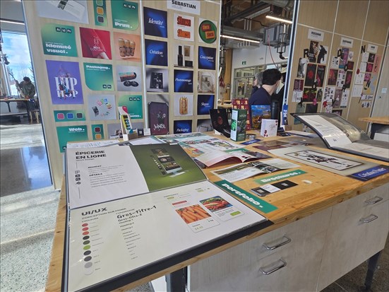 Un vernissage riche et coloré au CFP d’Alma  