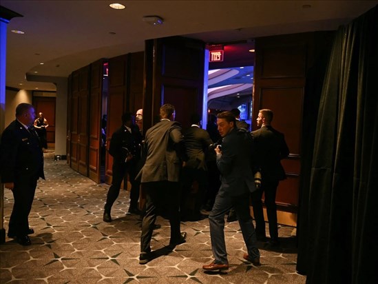 Le président Trump évacué du dîner des correspondants