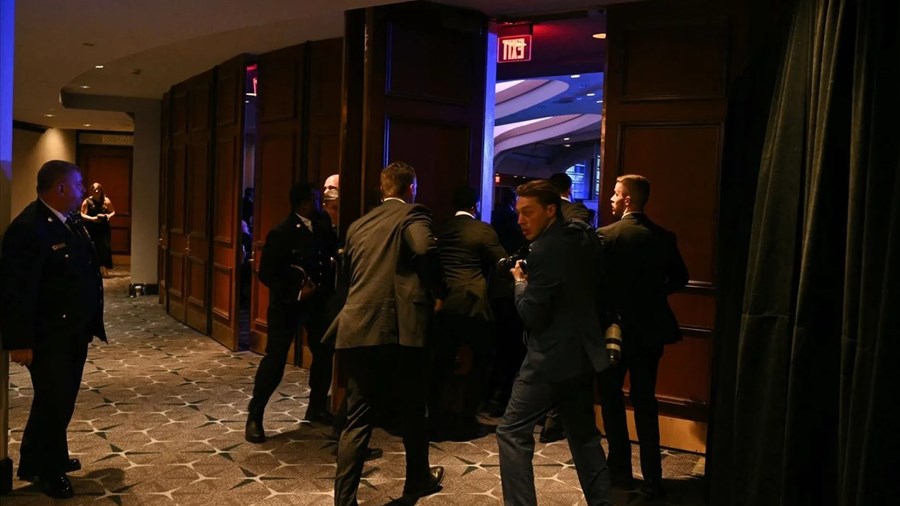 Le président Trump évacué du dîner des correspondants