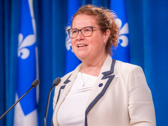 La députée de Chicoutimi dénonce l’éloignement des régions du pouvoir