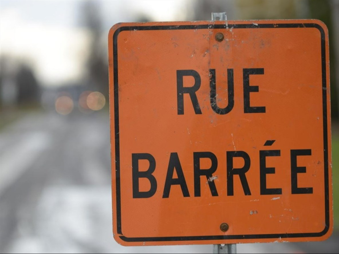Un pont temporaire en préparation sur la route des Fondateurs