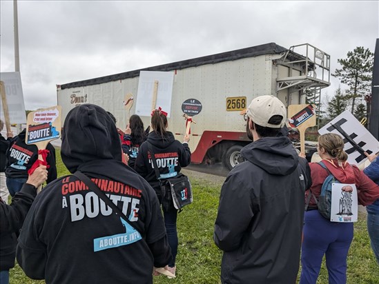 Des manifestations simultanées à Saint-Constant et Alma