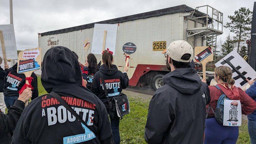 Des manifestations simultanées à Saint-Constant et Alma