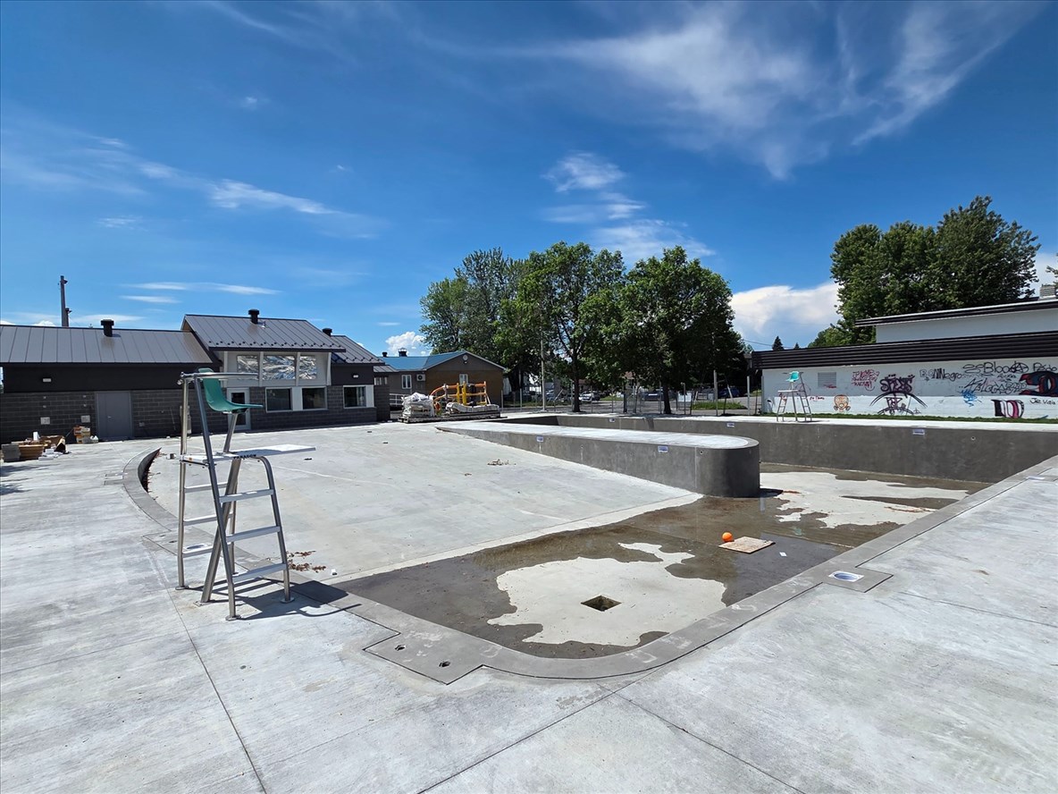 La piscine Naudville presque prête! 
