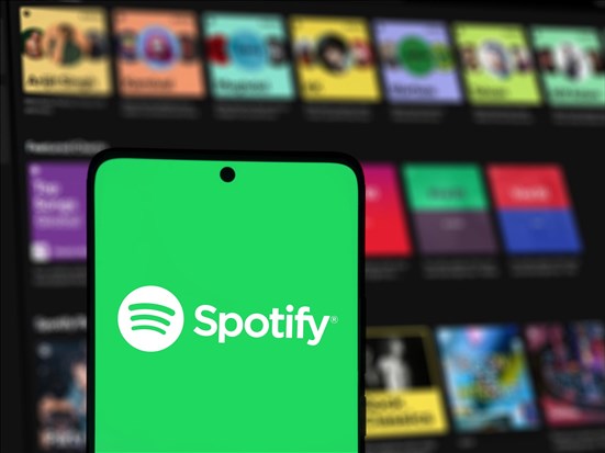 Les artistes générés par l’IA étiquetés par Spotify